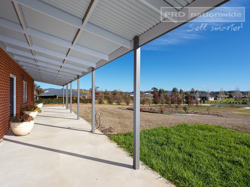 1 Olearia Place, Lake Albert NSW 2650