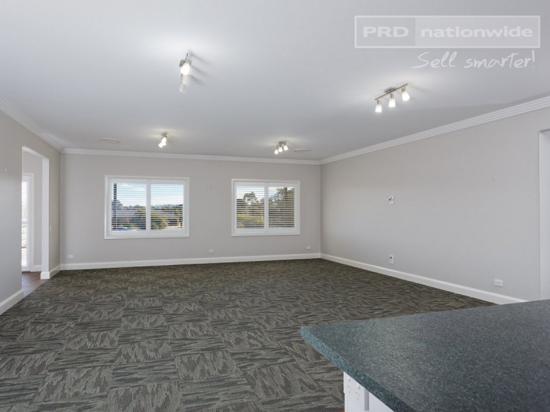 1 Olearia Place, Lake Albert NSW 2650