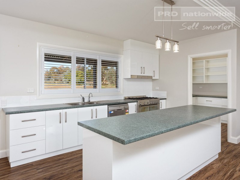 1 Olearia Place, Lake Albert NSW 2650