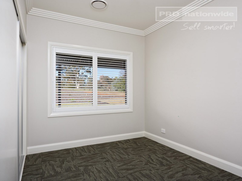 1 Olearia Place, Lake Albert NSW 2650