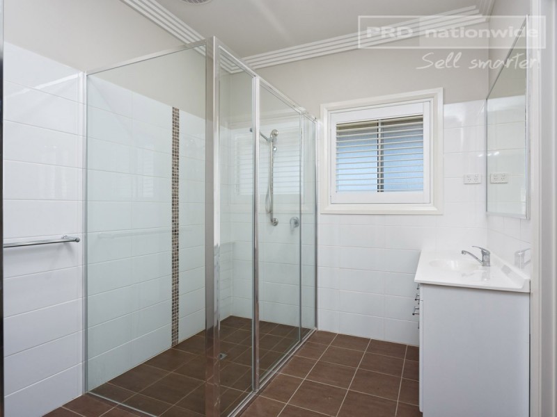 1 Olearia Place, Lake Albert NSW 2650
