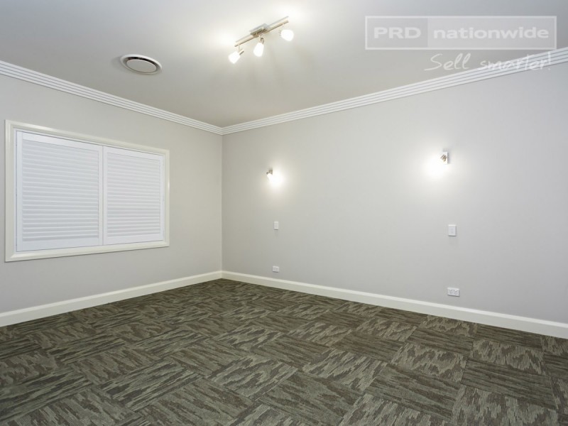 1 Olearia Place, Lake Albert NSW 2650