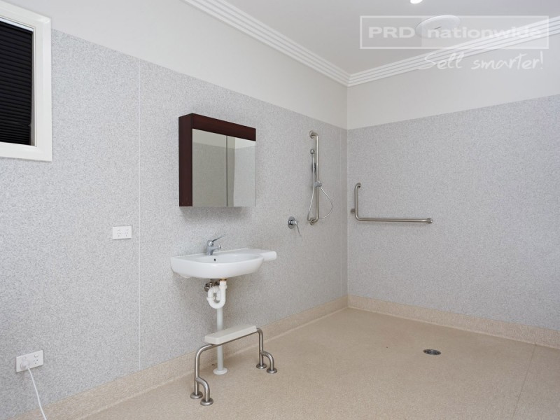 1 Olearia Place, Lake Albert NSW 2650