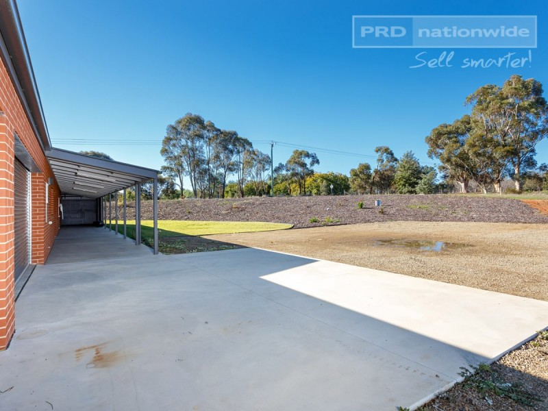 1 Olearia Place, Lake Albert NSW 2650