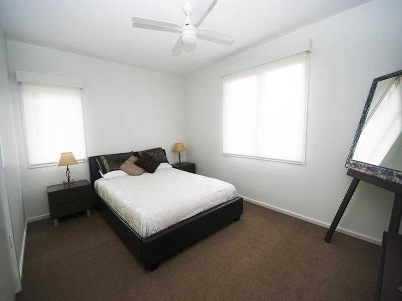 4 Chifley Crescent, Kooringal NSW 2650