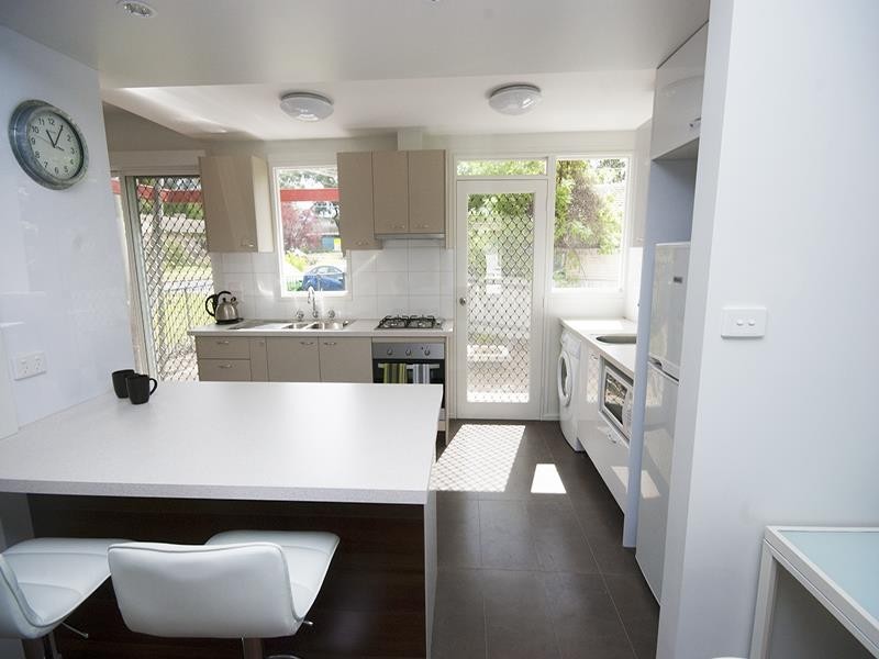 4 Chifley Crescent, Kooringal NSW 2650