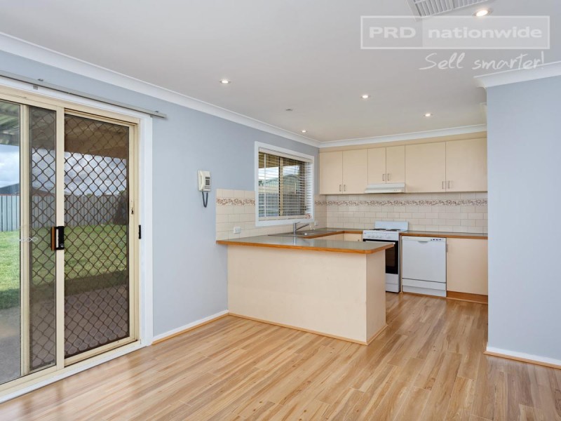 18 Yentoo Drive, Glenfield Park NSW 2650