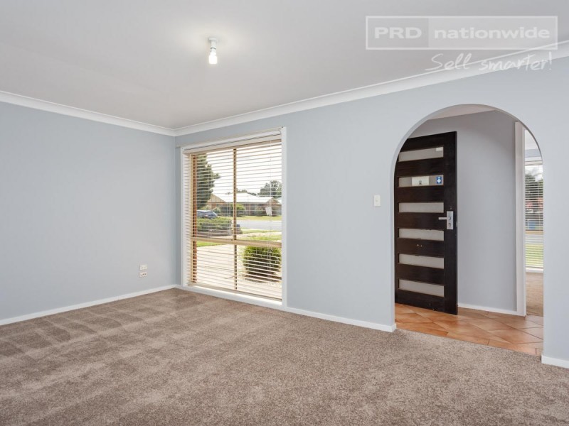 18 Yentoo Drive, Glenfield Park NSW 2650