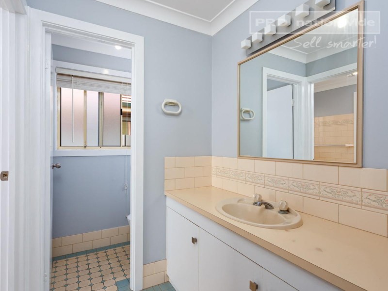 18 Yentoo Drive, Glenfield Park NSW 2650