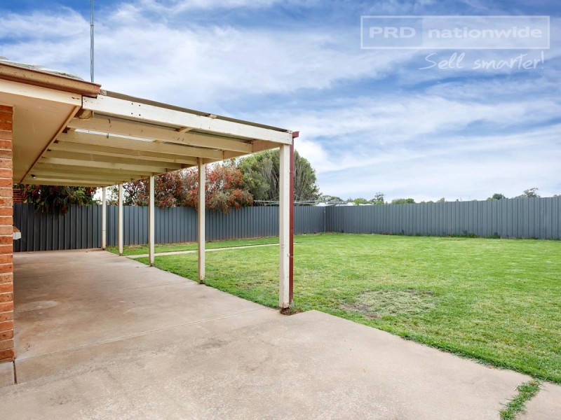 18 Yentoo Drive, Glenfield Park NSW 2650
