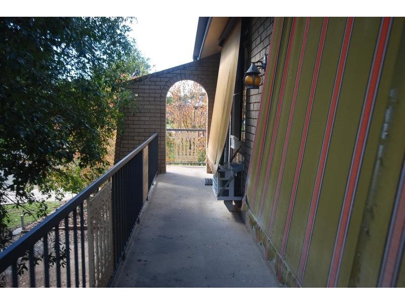 Unit 3/9 Nordlingen Drive, Tolland NSW 2650