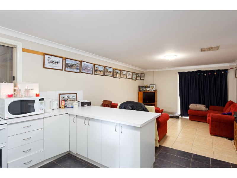 73 Mitchell Road, Lake Albert NSW 2650