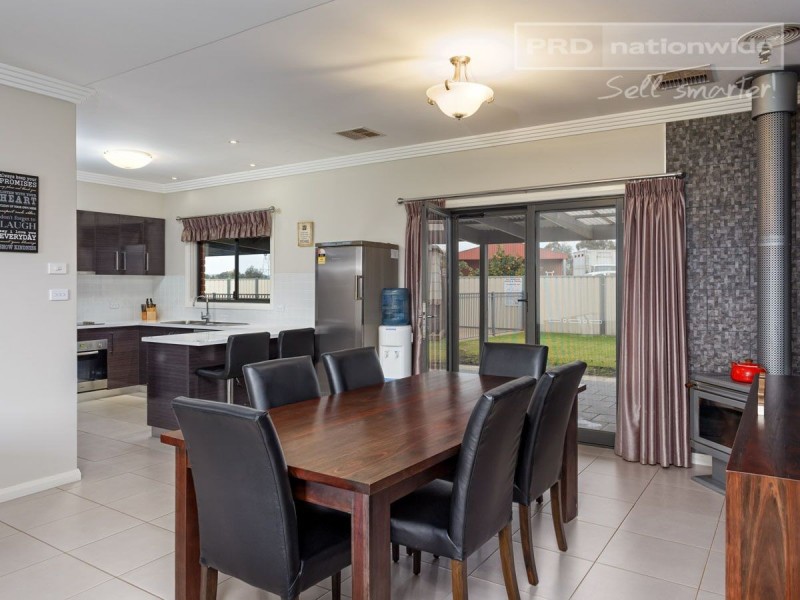73 Mitchell Road, Lake Albert NSW 2650