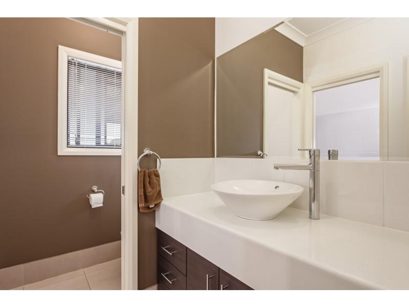 73 Mitchell Road, Lake Albert NSW 2650