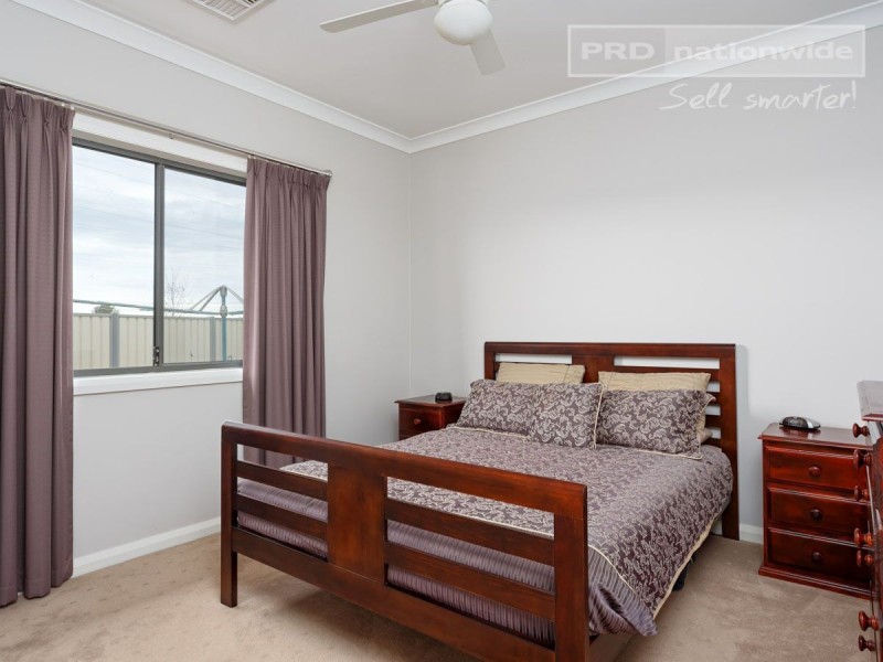 73 Mitchell Road, Lake Albert NSW 2650