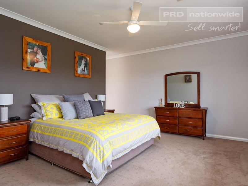 73 Mitchell Road, Lake Albert NSW 2650