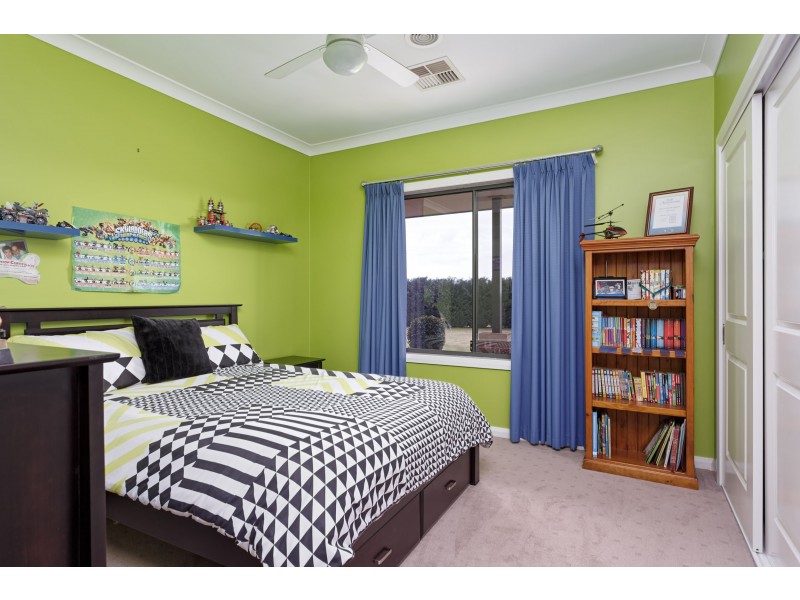 73 Mitchell Road, Lake Albert NSW 2650