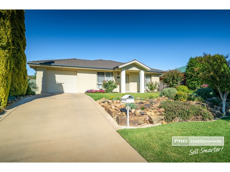 63 Paldi Crescent, Glenfield Park NSW 2650