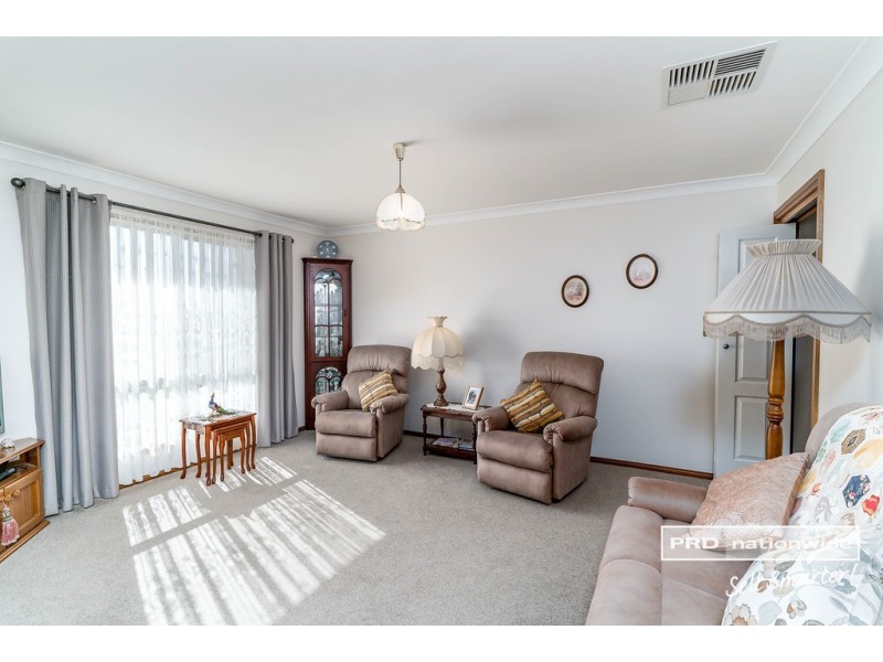 63 Paldi Crescent, Glenfield Park NSW 2650