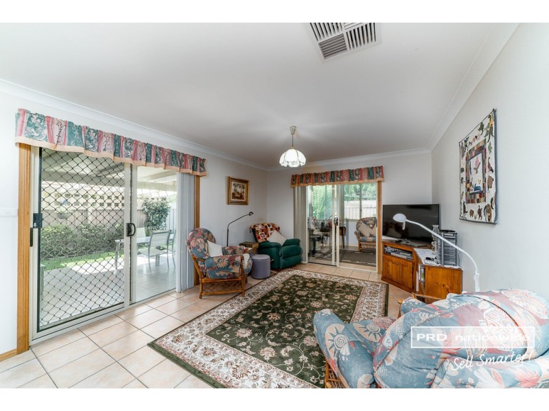 63 Paldi Crescent, Glenfield Park NSW 2650