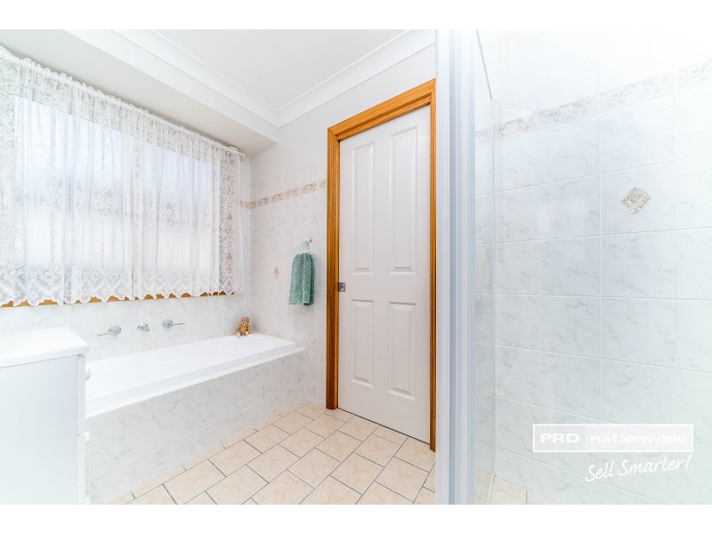 63 Paldi Crescent, Glenfield Park NSW 2650