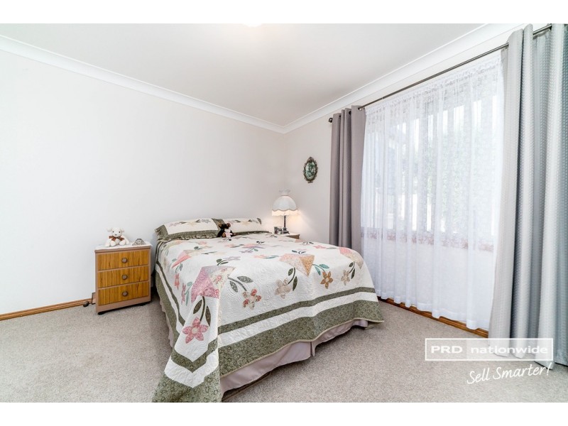 63 Paldi Crescent, Glenfield Park NSW 2650