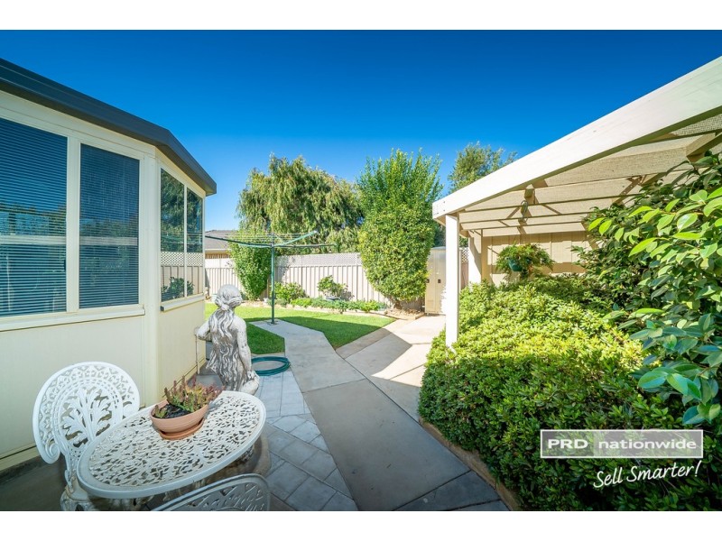 63 Paldi Crescent, Glenfield Park NSW 2650