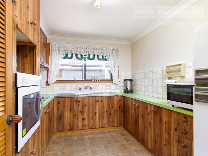 63 Huthwaite Street, Mount Austin NSW 2650