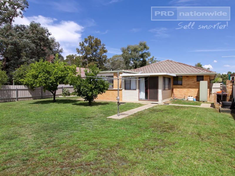 63 Huthwaite Street, Mount Austin NSW 2650