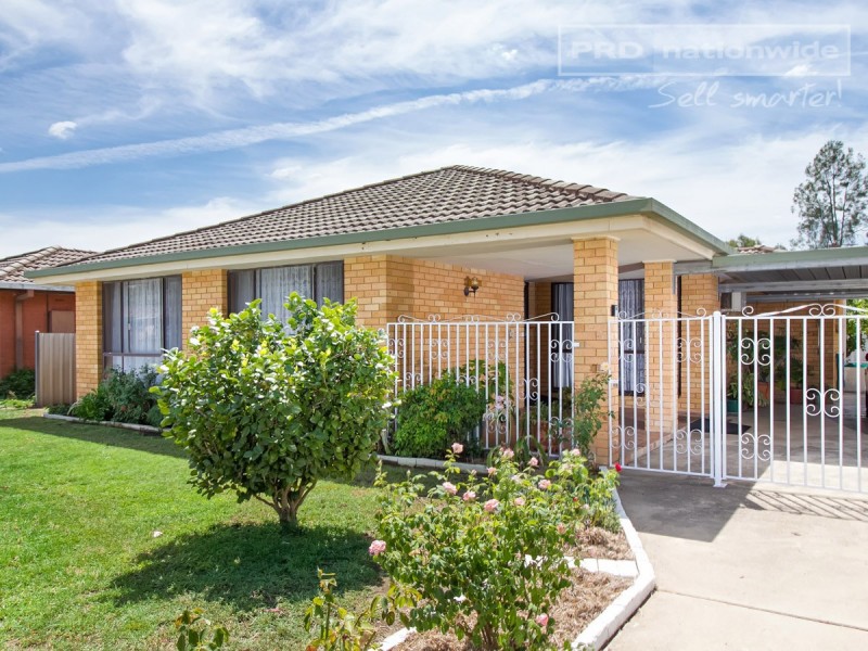 63 Huthwaite Street, Mount Austin NSW 2650