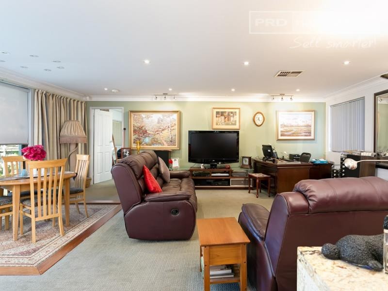 9 Dalkeith Avenue, Lake Albert NSW 2650