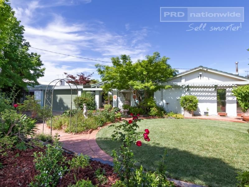 9 Dalkeith Avenue, Lake Albert NSW 2650