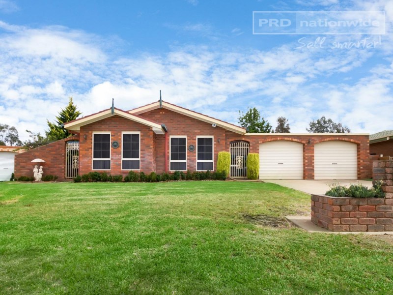 61 Balleroo Crescent, Glenfield Park NSW 2650