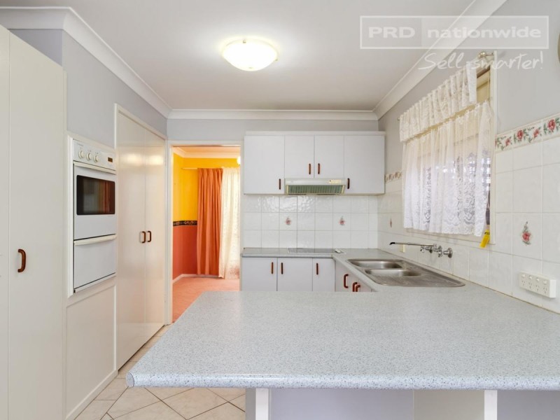 61 Balleroo Crescent, Glenfield Park NSW 2650