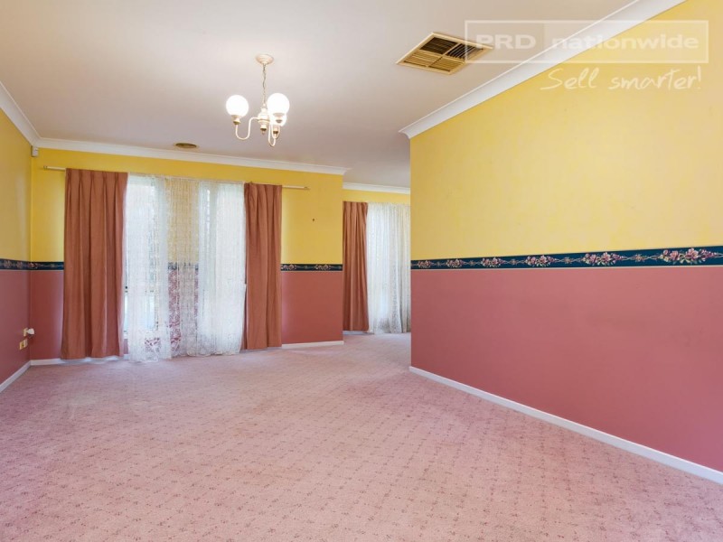 61 Balleroo Crescent, Glenfield Park NSW 2650