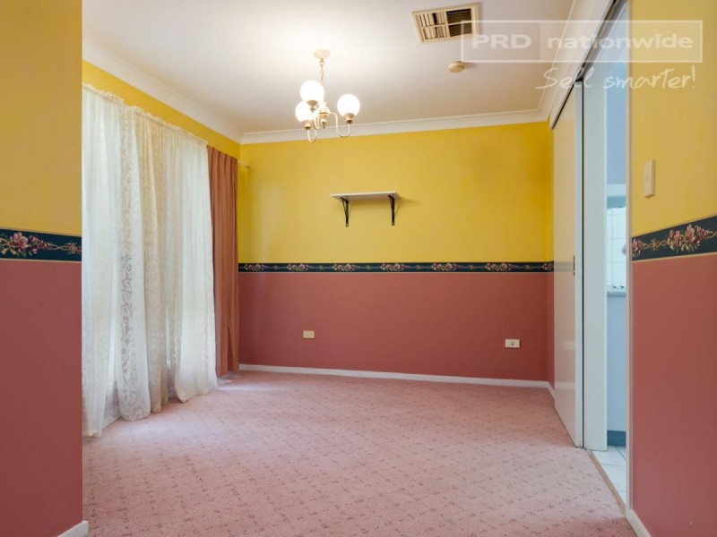 61 Balleroo Crescent, Glenfield Park NSW 2650