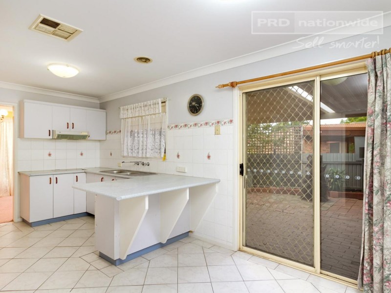 61 Balleroo Crescent, Glenfield Park NSW 2650
