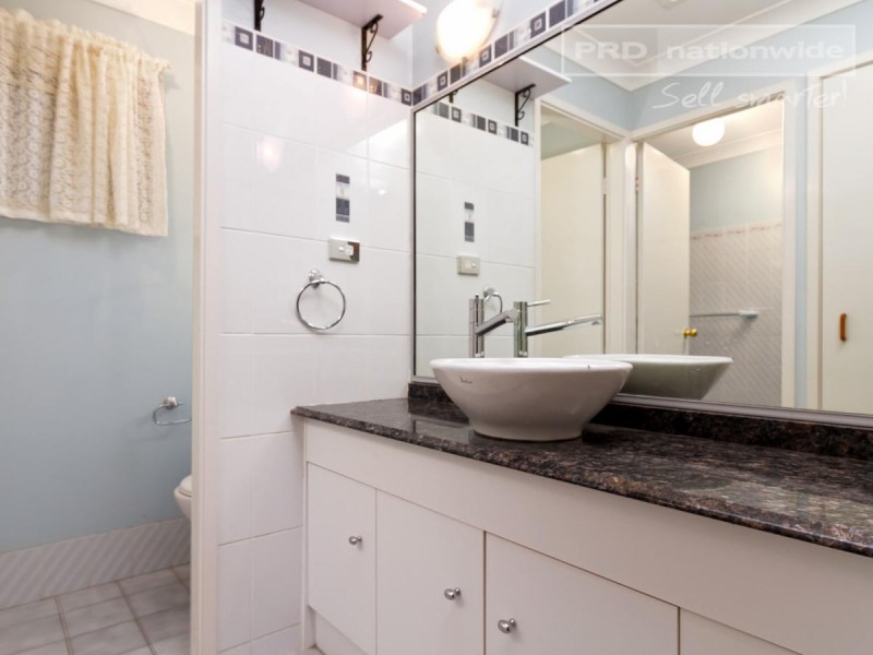 61 Balleroo Crescent, Glenfield Park NSW 2650