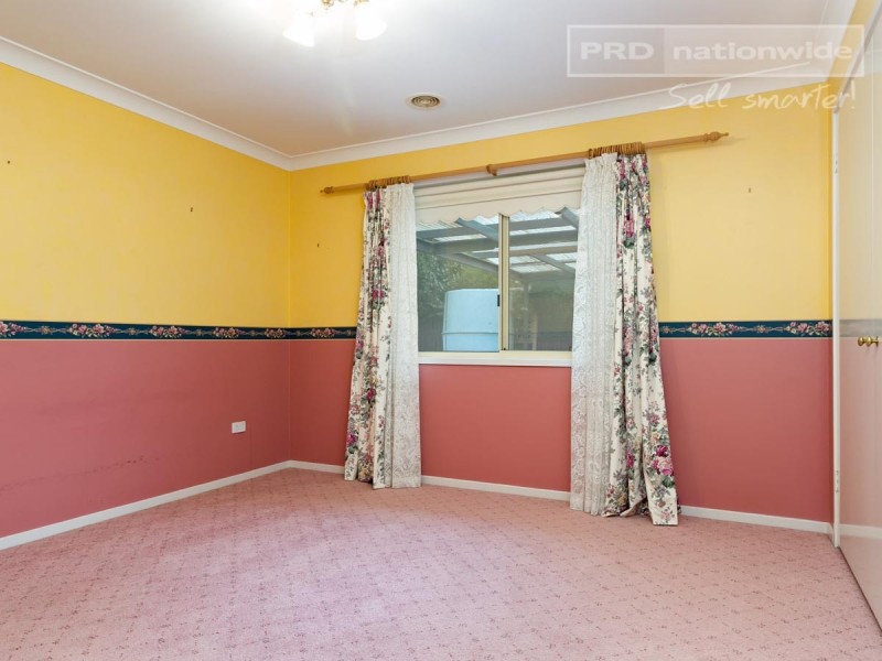 61 Balleroo Crescent, Glenfield Park NSW 2650