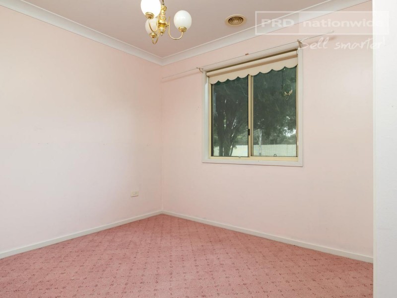 61 Balleroo Crescent, Glenfield Park NSW 2650