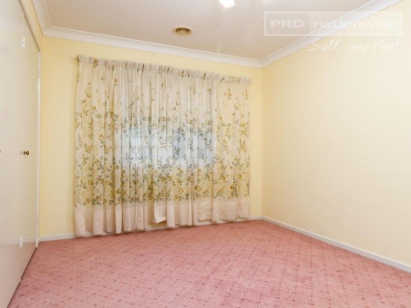 61 Balleroo Crescent, Glenfield Park NSW 2650