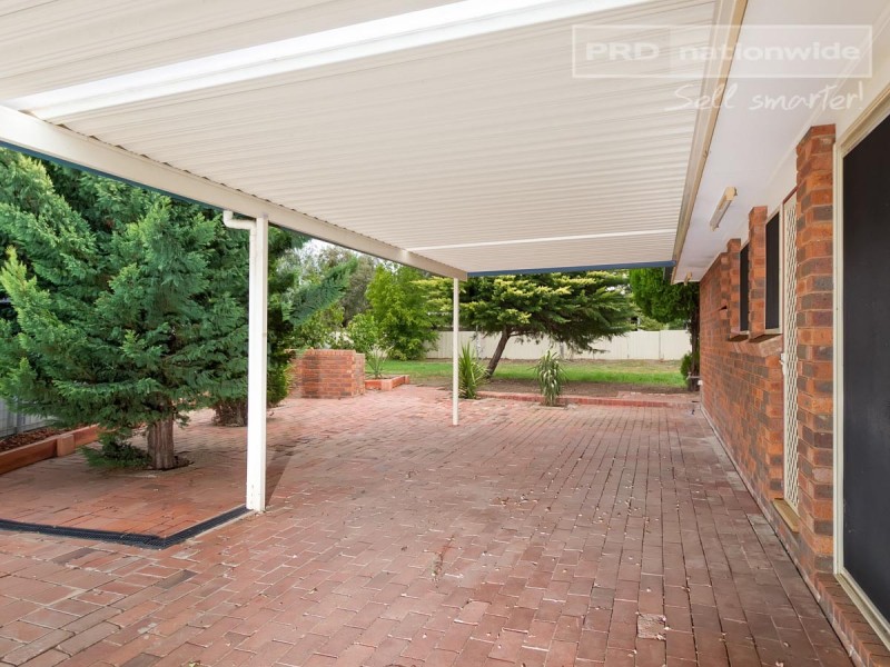 61 Balleroo Crescent, Glenfield Park NSW 2650