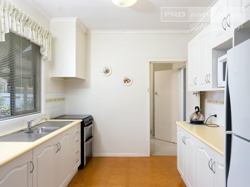 42 Plumpton Road, Kooringal NSW 2650