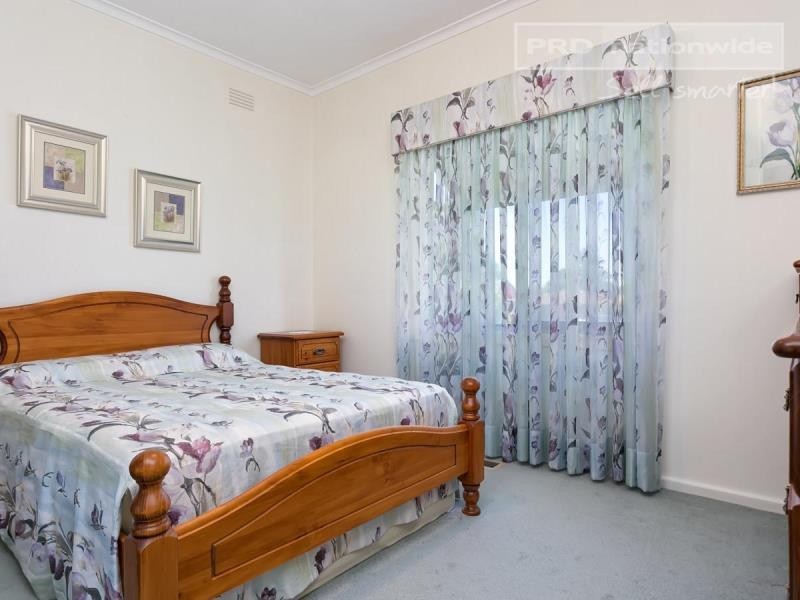 42 Plumpton Road, Kooringal NSW 2650