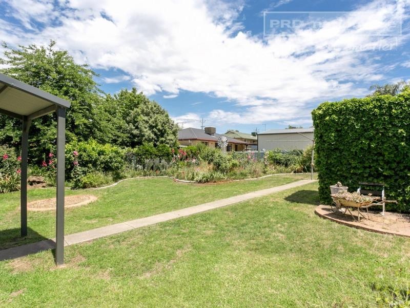42 Plumpton Road, Kooringal NSW 2650