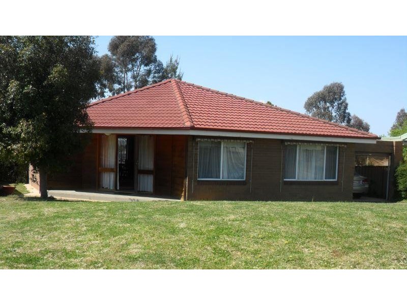 9 Canola Place, Estella NSW 2650