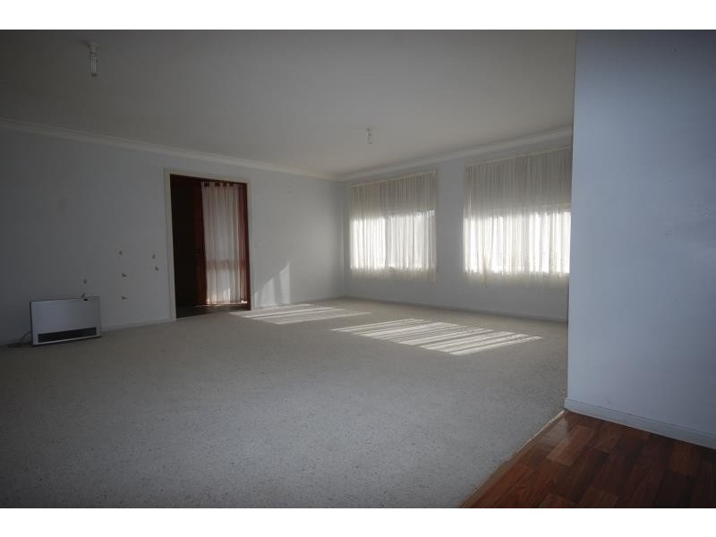 9 Canola Place, Estella NSW 2650