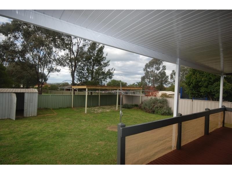 9 Canola Place, Estella NSW 2650