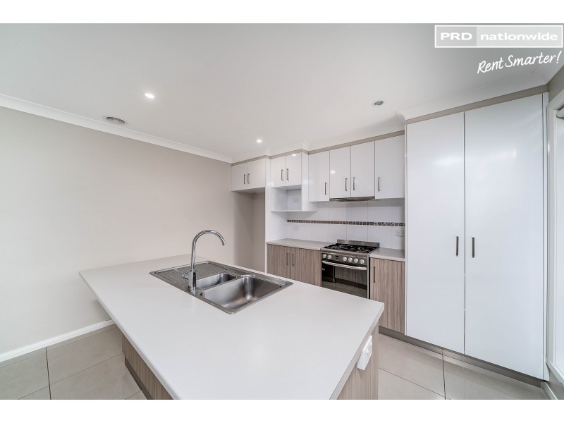 2/41 Breasley Crescent, Estella NSW 2650