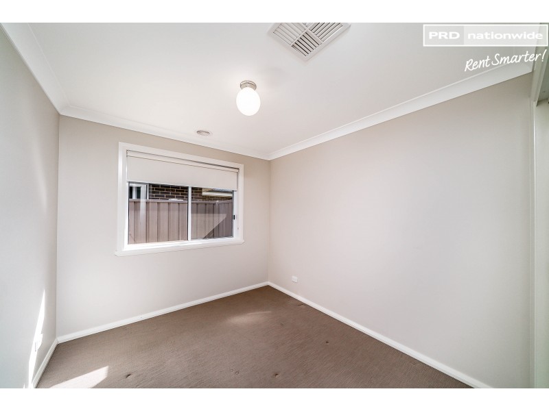 2/41 Breasley Crescent, Estella NSW 2650